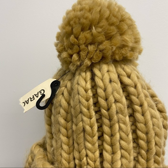 ✨NEW✨ COZY KNIT SCARF AND BEANIE (POMPOM) SET - Picture 12 of 14